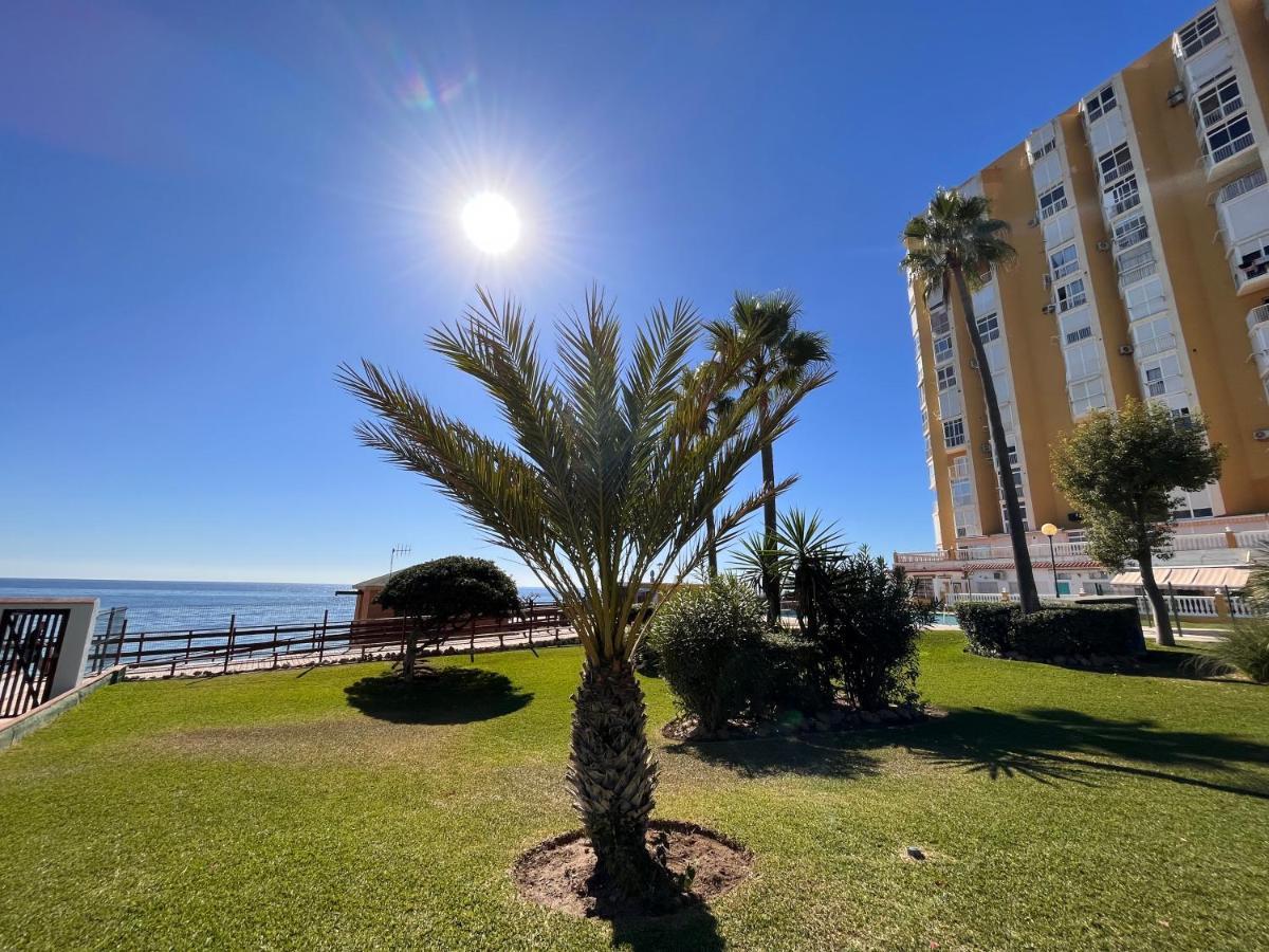 Ferienwohnung Studio On The Beach Front Málaga Exterior foto